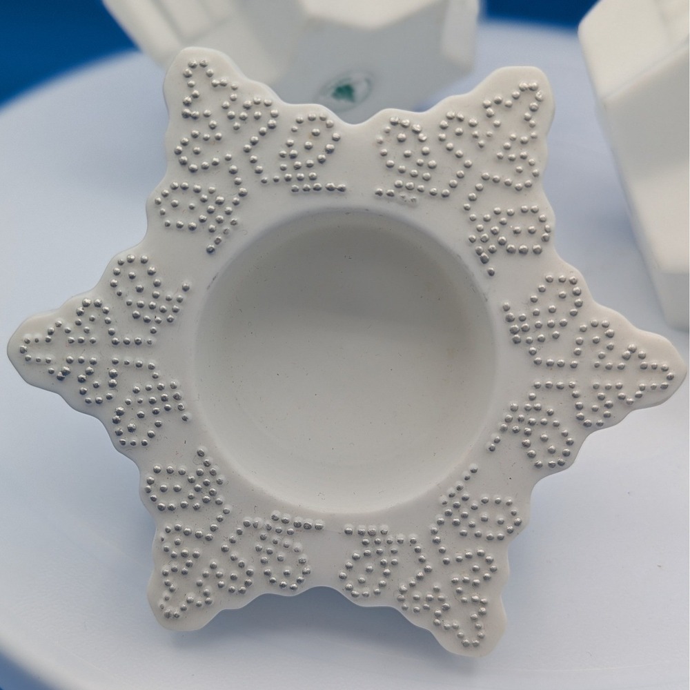 PartyLite Snow Drifters Snowflake Votive Tealight Candle Holders Set of 3 White - Picture 5 of 6